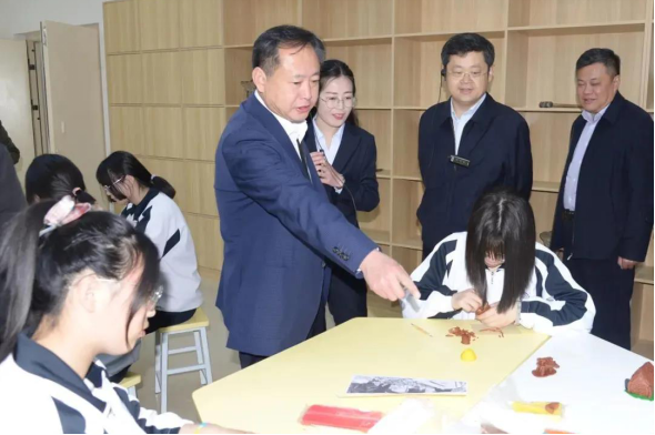 研學大會代表團觀摩紅旗渠精神營地